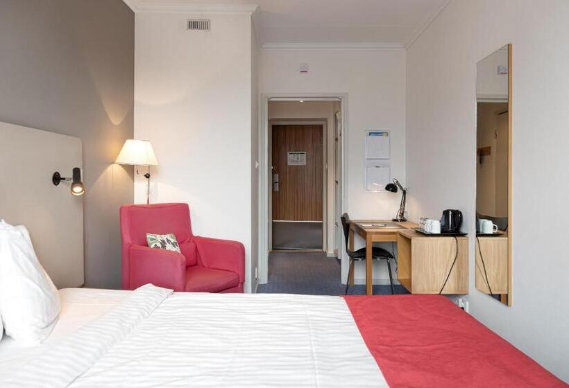 בית מלון כפרי Bishops Arms Strangnas