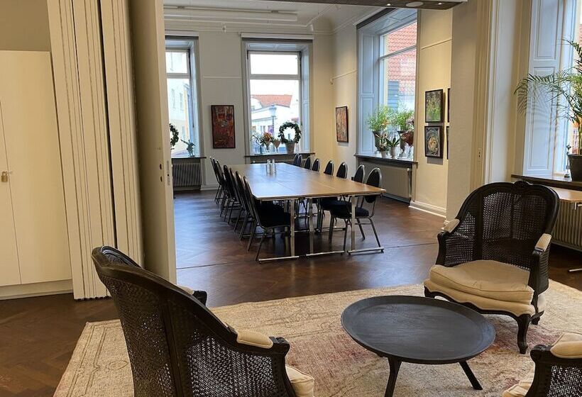 Отель Continental Du Sud