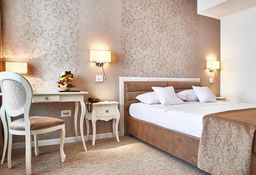 ホテル Continental Forum Arad