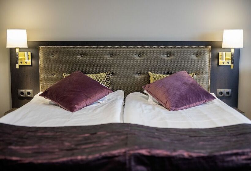 First Hotel Royal