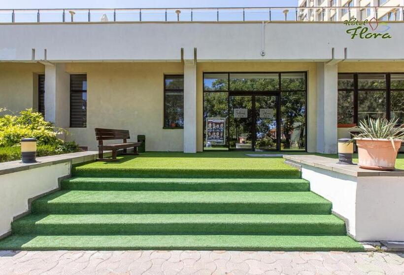 호텔 Flora