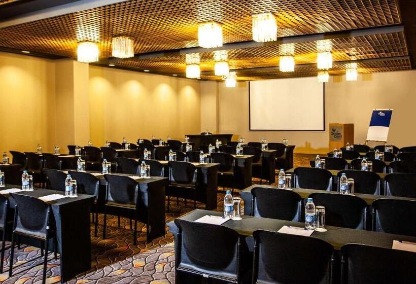 בית מלון כפרי Garden Court Kimberley