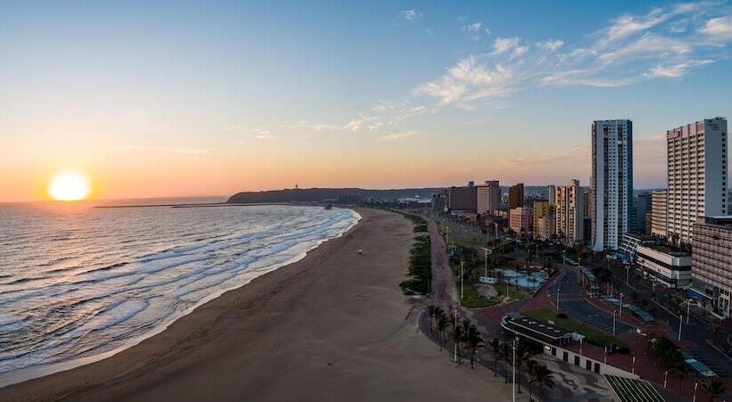 Отель Gooderson Tropicana