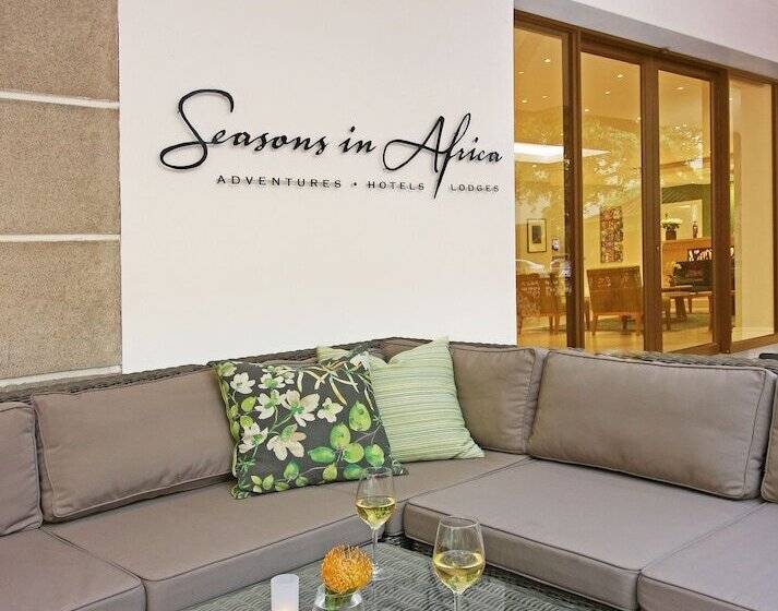 هتل Hollow On The Square City