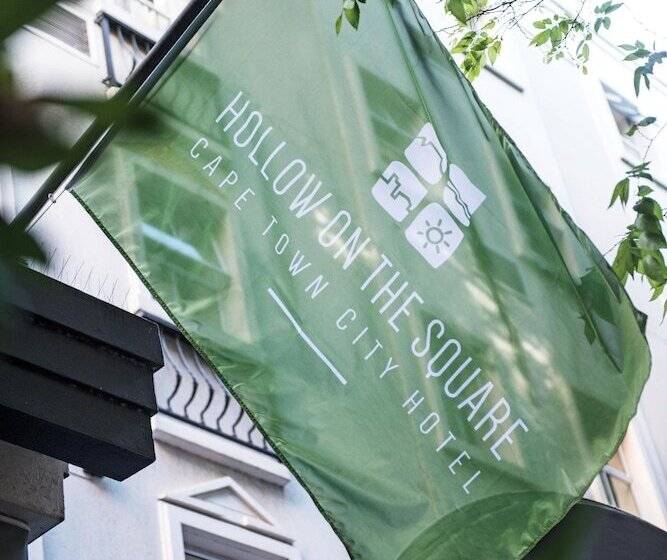 هتل Hollow On The Square City