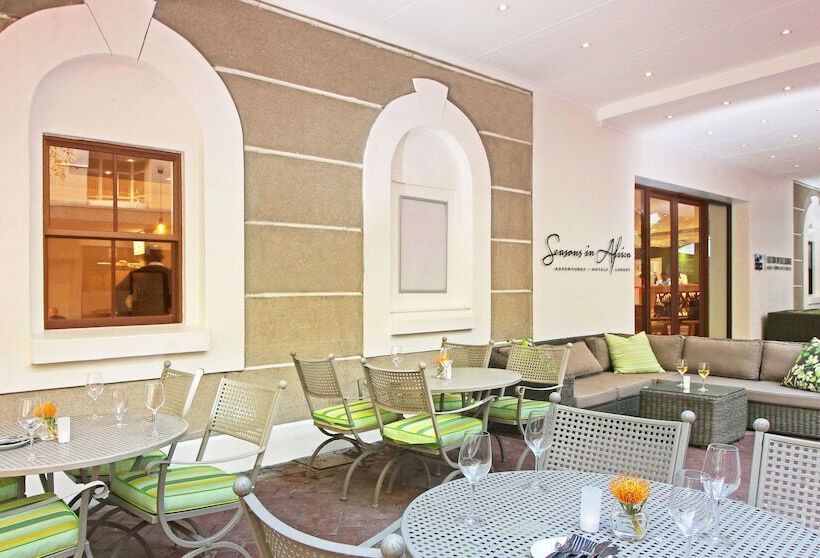 هتل Hollow On The Square City