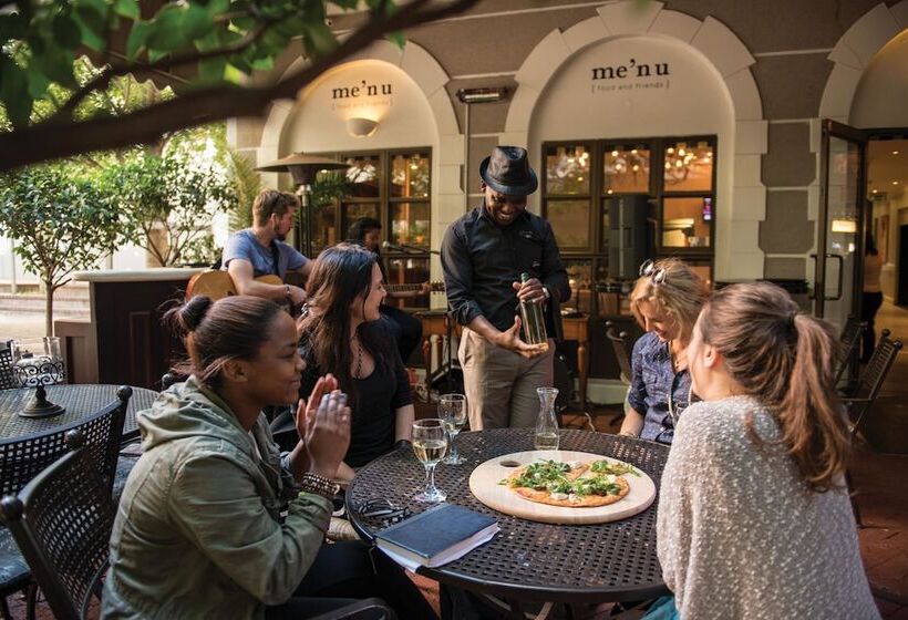 هتل Hollow On The Square City