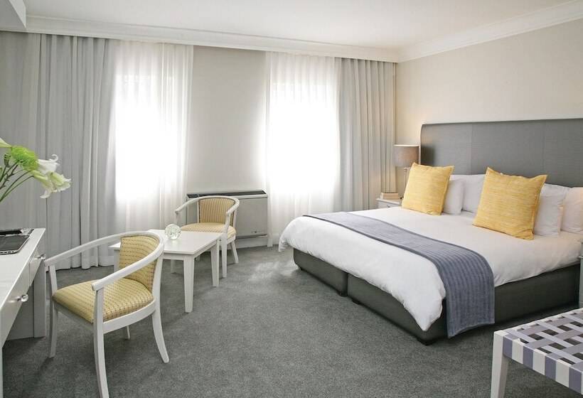 هتل Hollow On The Square City