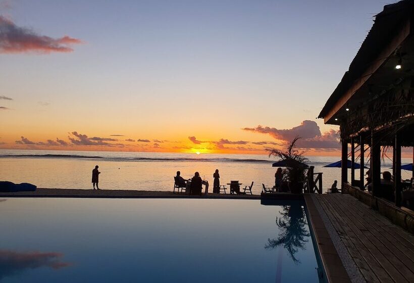 هتل Manuia Beach Resort