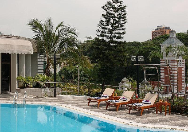 هتل Peninsula Excelsior Singapore, A Wyndham