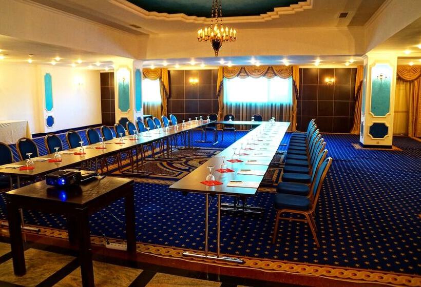 Отель Prahova Plaza