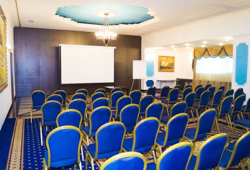 Отель Prahova Plaza