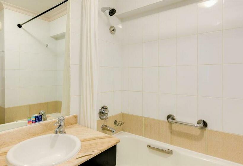 Отель Protea  By Marriott Cape Town Cape Castle