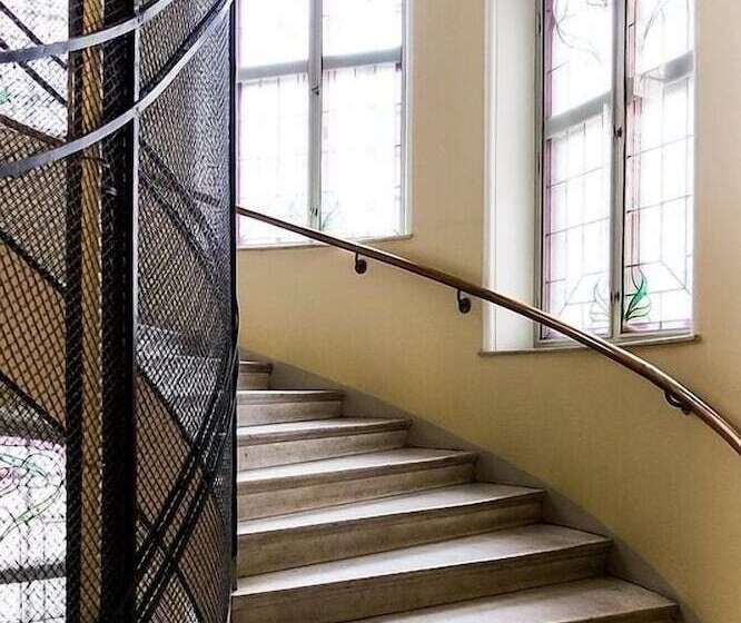 Queen S Hotel By First Hotels