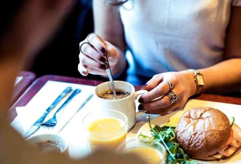 Queen S Hotel By First Hotels