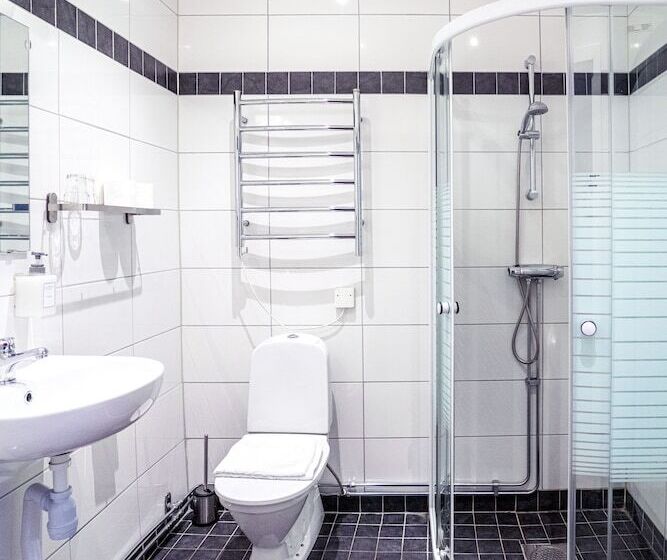 Queen S Hotel By First Hotels