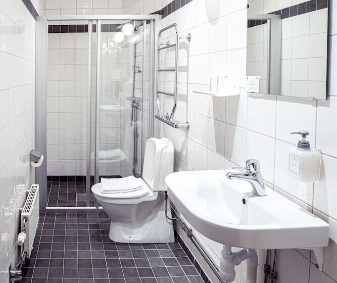 Queen S Hotel By First Hotels