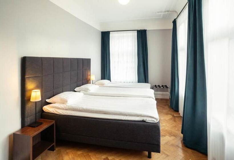 Queen S Hotel By First Hotels