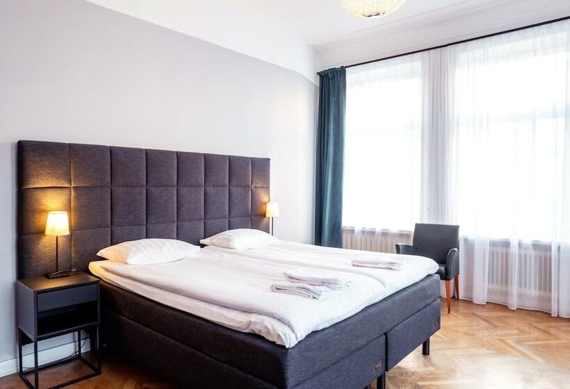 Queen S Hotel By First Hotels