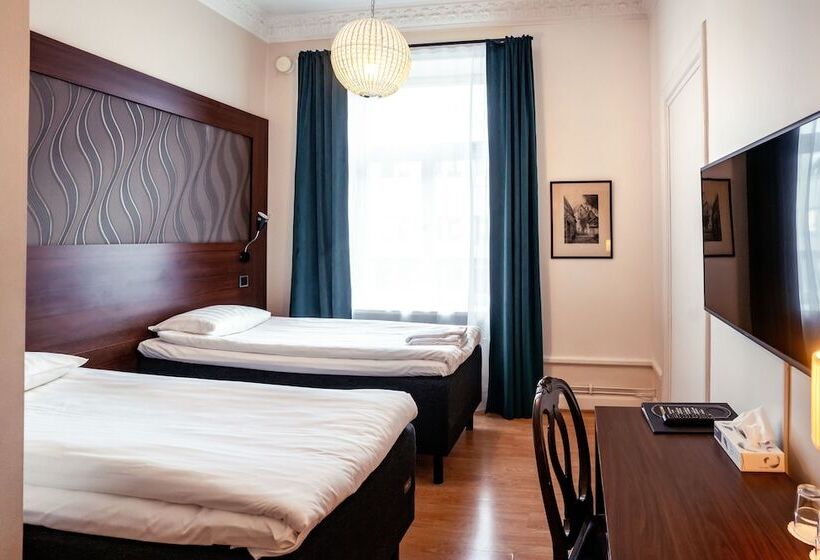 Queen S Hotel By First Hotels