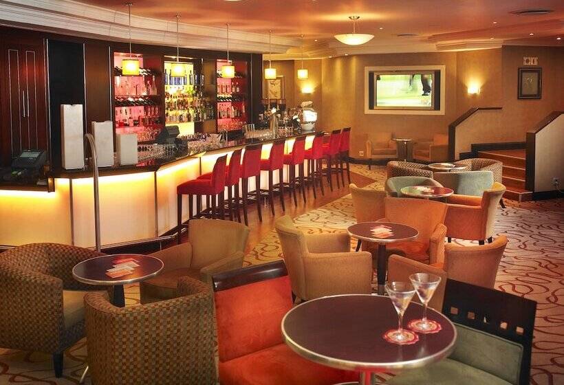 בית מלון כפרי Southern Sun Or Tambo International Airport