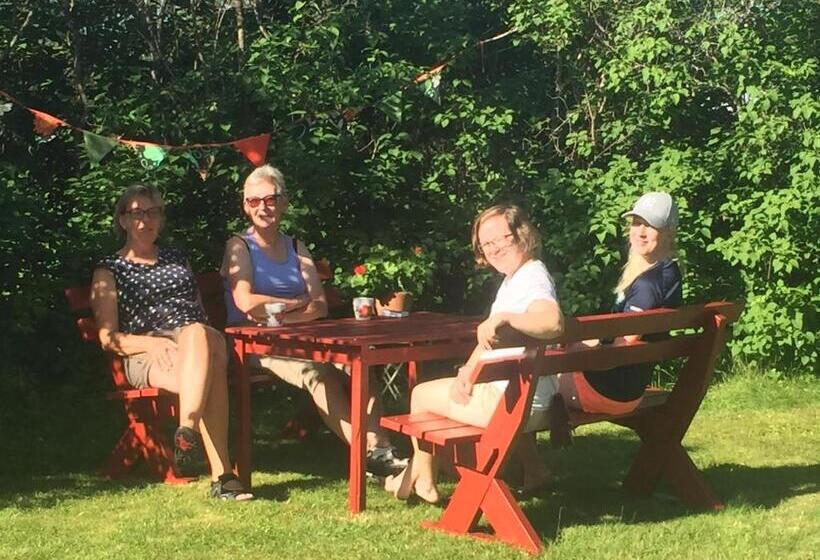 בית מלון כפרי Stf Tre Björnar B&b