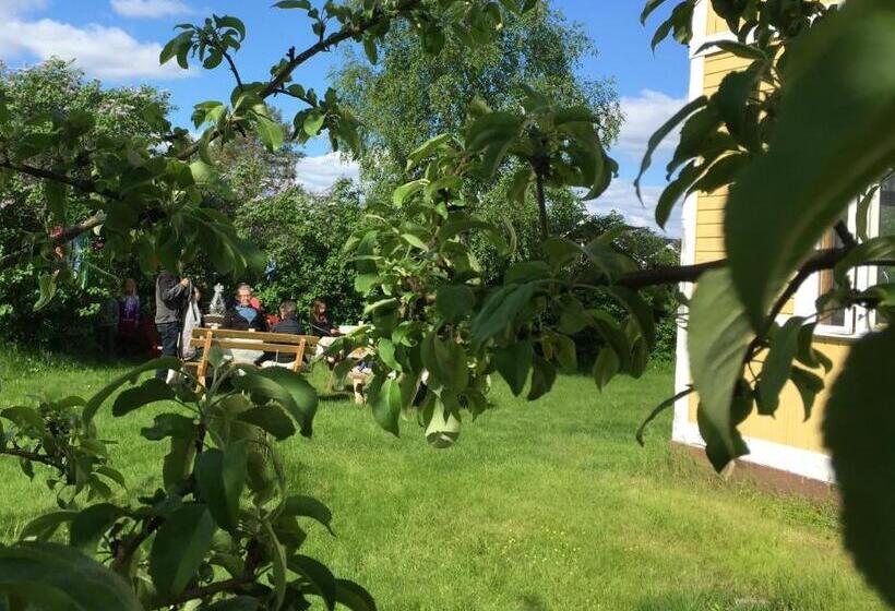 בית מלון כפרי Stf Tre Björnar B&b