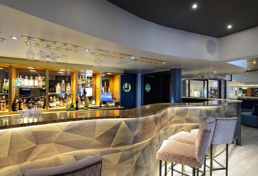 Peninsula All Suite Hotel By Dream Resorts