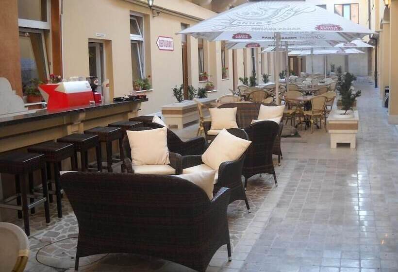 Отель Transilvania