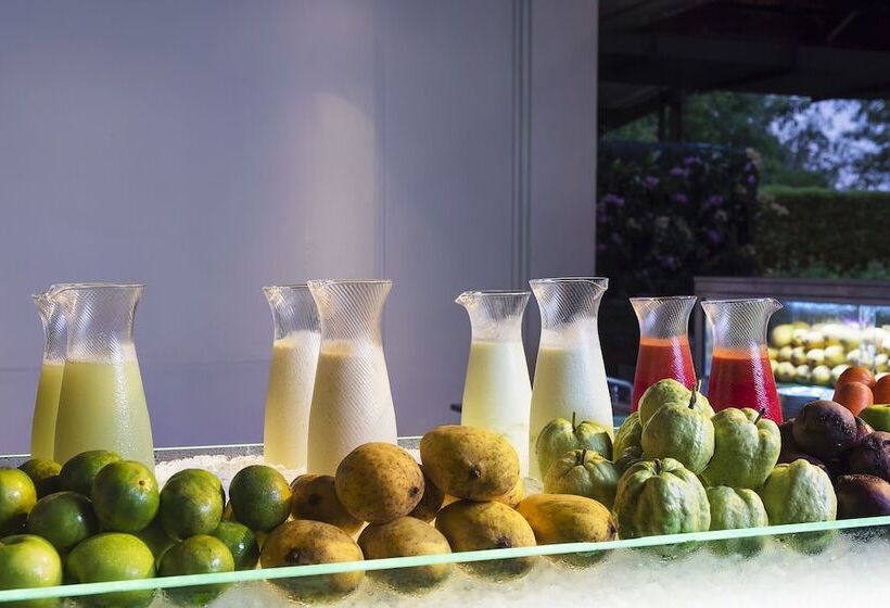 호텔 Anantara Riverside Bangkok Resort