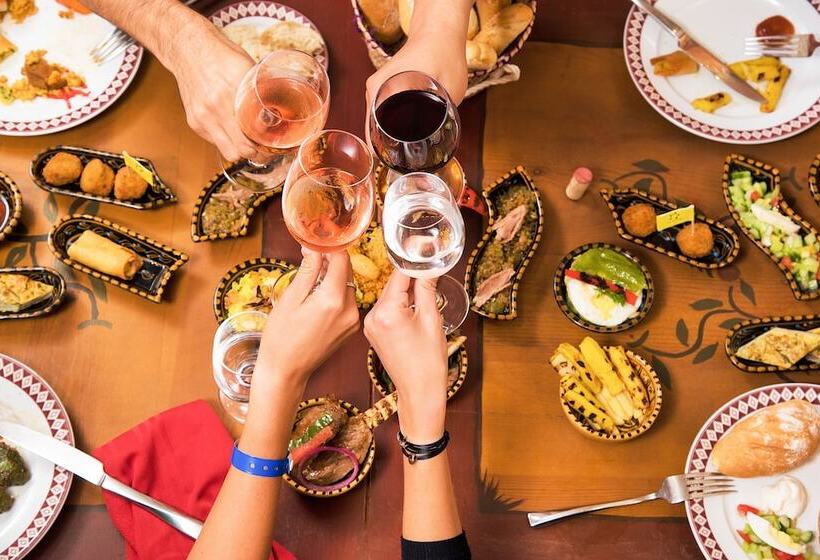 酒店 Aqi Skanes Resort