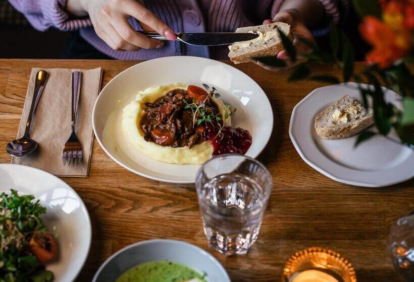 فندق Arctic City