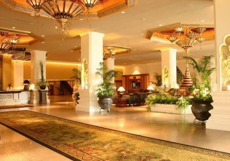 Отель Chiangmai Plaza