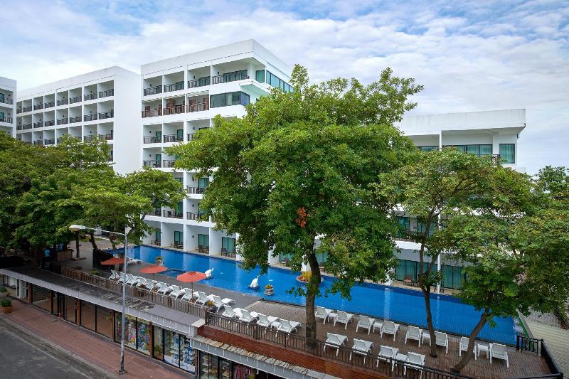 Cosy Beach Hotel   Sha Extra Plus