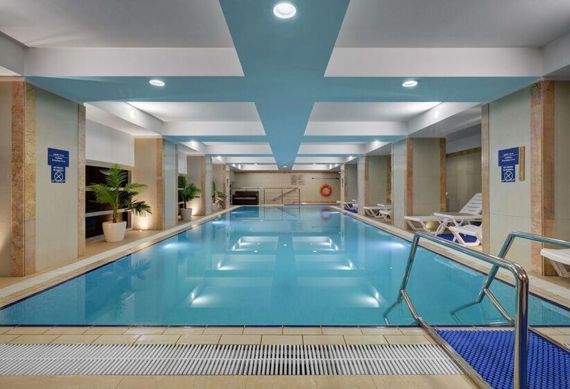 هتل Hilton Moscow Leningradskaya