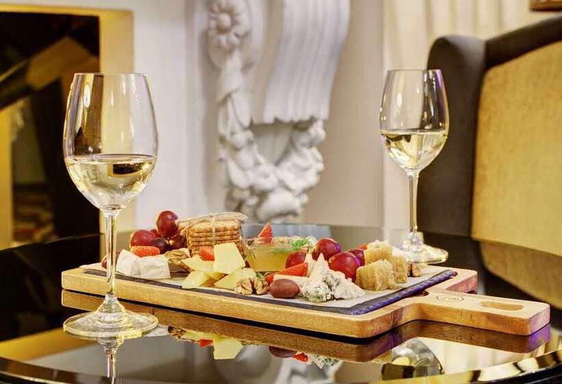 هتل Hilton Moscow Leningradskaya