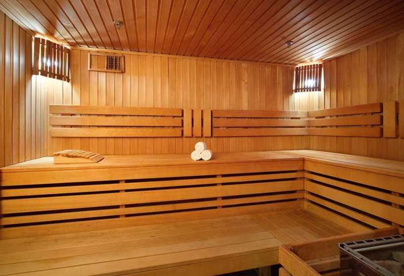 هتل Hilton Moscow Leningradskaya