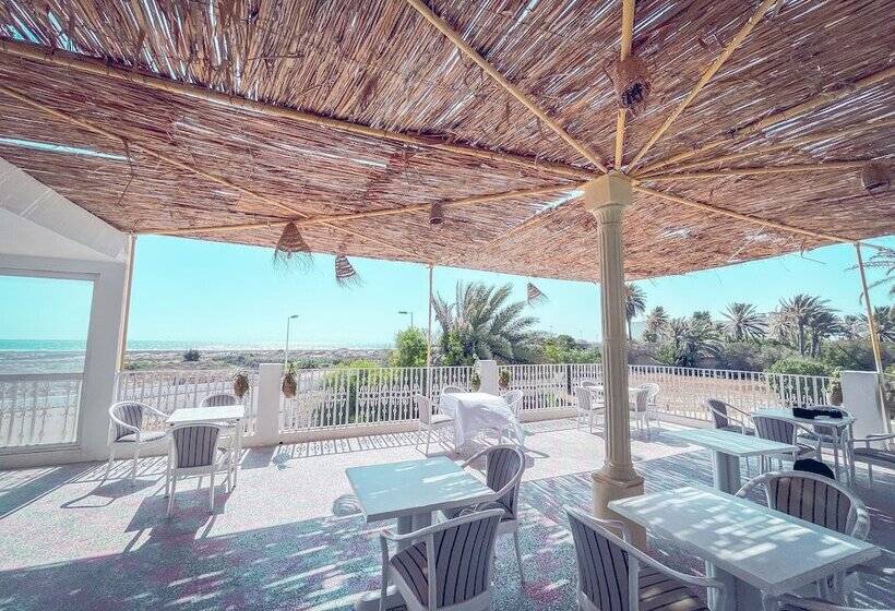Отель Hôtel Oasis Gabes