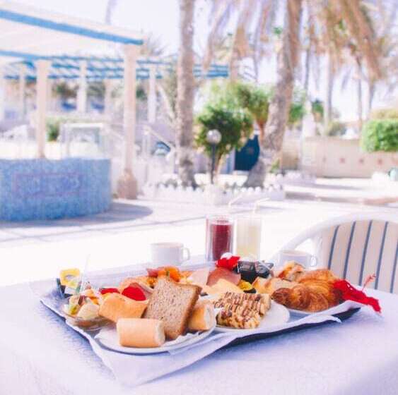 Отель Hôtel Oasis Gabes