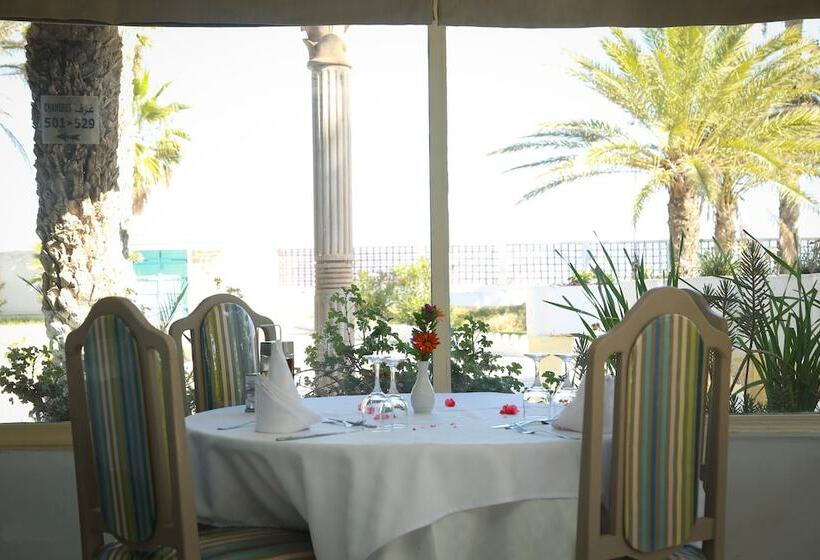 Отель Hôtel Oasis Gabes