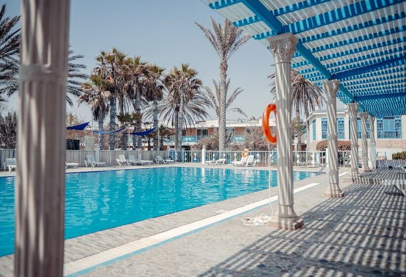 Отель Hôtel Oasis Gabes