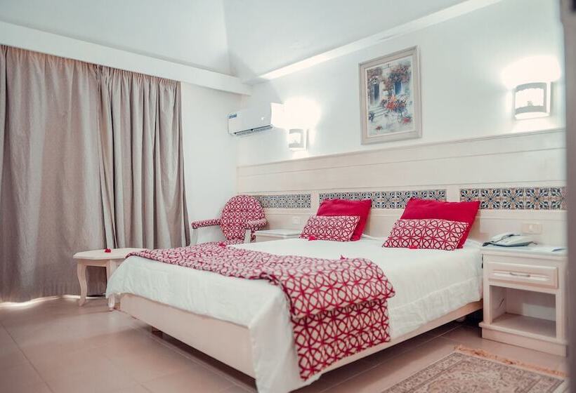 Отель Hôtel Oasis Gabes