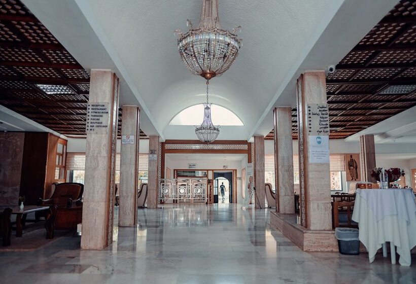 Отель Hôtel Oasis Gabes