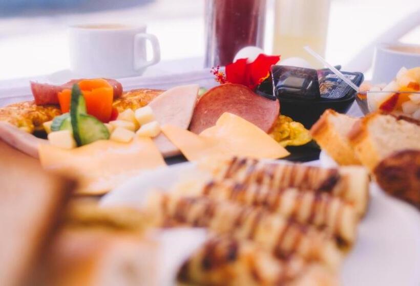 Отель Hôtel Oasis Gabes