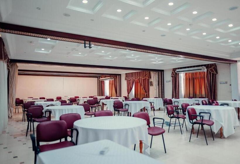 Отель Hôtel Oasis Gabes