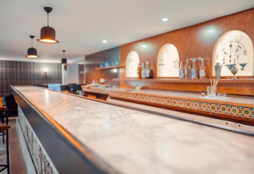 Отель Hôtel Oasis Gabes