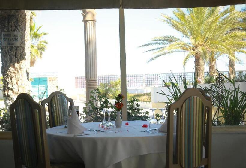 Отель Hôtel Oasis Gabes