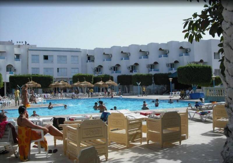 Отель Les Pyramides