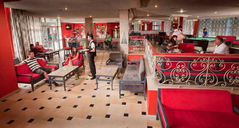 ホテル Les Pyramides