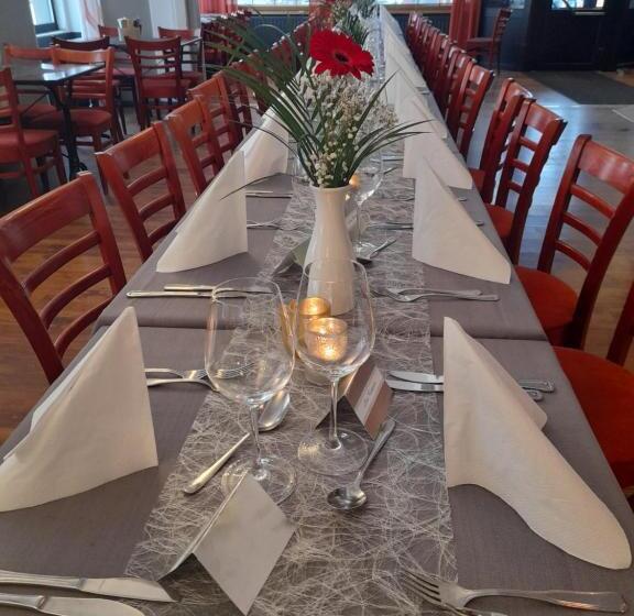 ホテル Mestarin Kievari